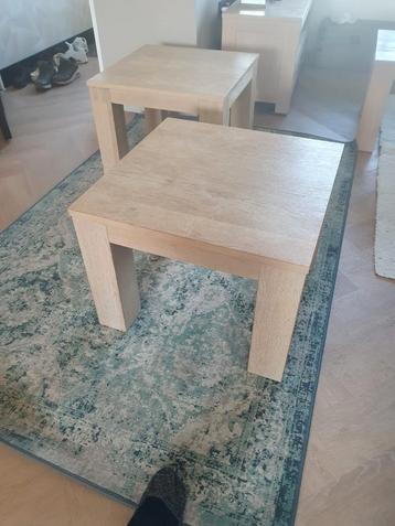 Houten bijzettafel beschikbaar voor biedingen