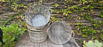 Decoratieve mand van rotan, per stuk, 3 stuks beschikbaar beschikbaar voor biedingen