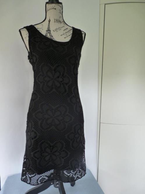elegante zwarte kanten open jurk van Moglie, mt M, Kleding | Dames, Jurken, Zo goed als nieuw, Maat 38/40 (M), Zwart, Onder de knie
