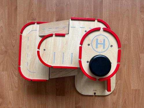 Plantoys houten garage, Kinderen en Baby's, Speelgoed | Houten speelgoed, Gebruikt, Meubelstuk of Keukentje, Ophalen