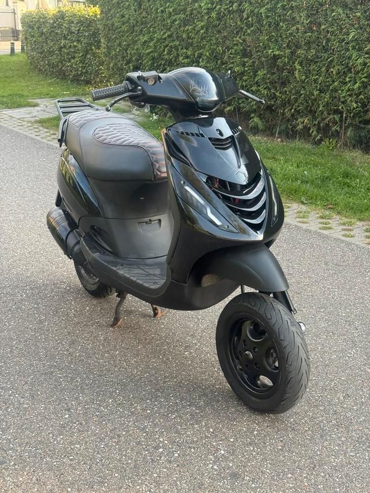 Zip 2 takt 70cc nette staat., Fietsen en Brommers, Scooters | Piaggio, Zo goed als nieuw, Zip, Tweetakt, Ophalen