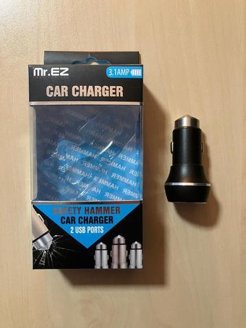 Autolader 3.1 amp met 2 USB poorten en veiligheidshamer beschikbaar voor biedingen