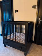 Baby box zwart hout incl boxkleed - goede staat, Kinderen en Baby's, Boxen, Ophalen, Zo goed als nieuw, Boxkleed