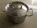 Sola pan 2 ltr doorsnede 18cm door ons gebruikt op gas zgan, Ophalen of Verzenden, Zo goed als nieuw, Rvs, Koekenpan of Braadpan