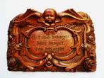 Groot houtgesneden gevel ornament engel spreuk Als 't Gode.., Ophalen of Verzenden