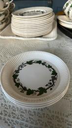 Wedgwood Stratford 3 bordjes met opstaande rand, Ophalen of Verzenden, Zo goed als nieuw, Bord(en), Wedgwood