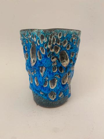 Vintage Blauwe Vaas met Bijzondere Textuur Design Vaas beschikbaar voor biedingen