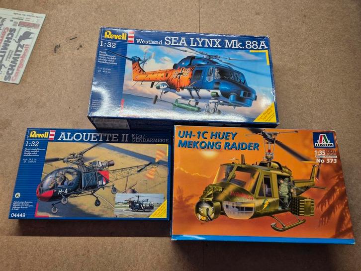 3 1/32 / 1/35 Helicopters van Revell en Italeri, Hobby en Vrije tijd, Modelbouw | Vliegtuigen en Helikopters, Zo goed als nieuw