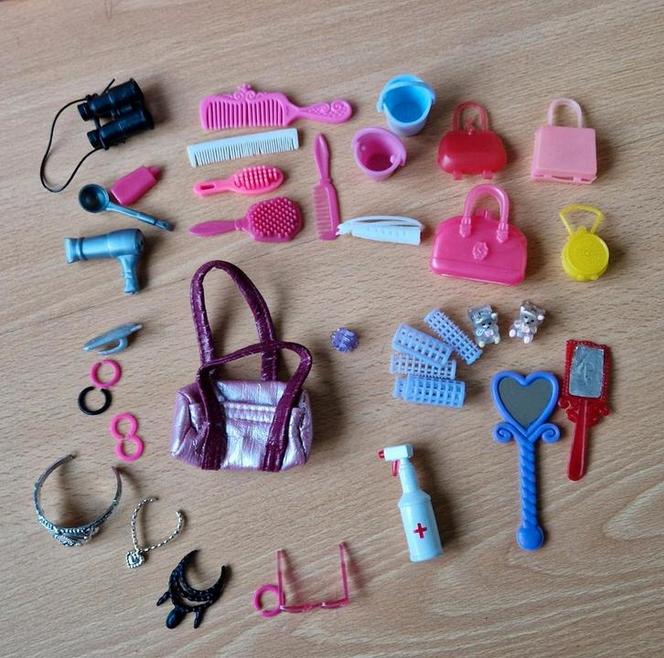 Barbie Accessoires Set met enkele vintage items, Kinderen en Baby's, Speelgoed | Poppen, Gebruikt, Barbie, Ophalen of Verzenden