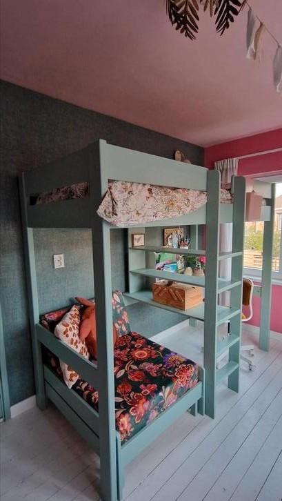 Vipack hoogslaper met buro en logeerbed/stoel, Huis en Inrichting, Slaapkamer | Stapelbedden en Hoogslapers, Zo goed als nieuw