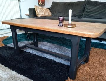 Sfeervolle salontafel beschikbaar voor biedingen