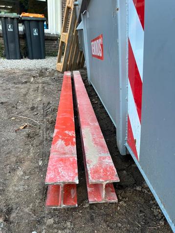 Stalen balk 260,5 x 10 x 10 beschikbaar voor biedingen