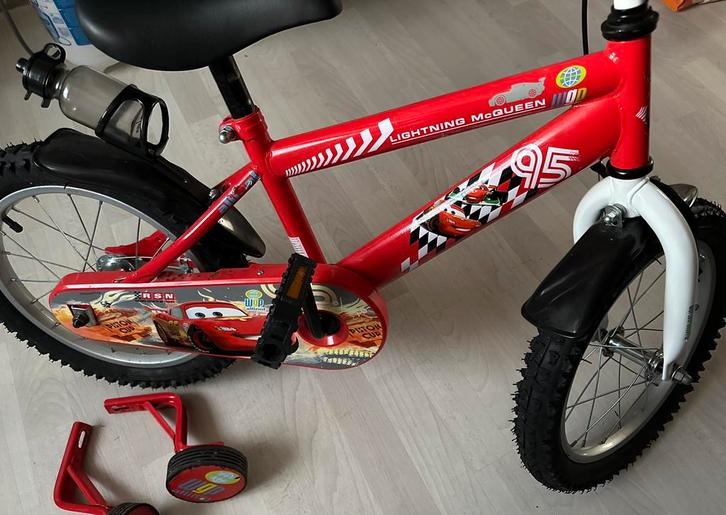 Als nieuw! Volare Kinderfiets Disney Cars - 16 inch + bidon, Fietsen en Brommers, Fietsen | Jongens, Zo goed als nieuw, 16 inch