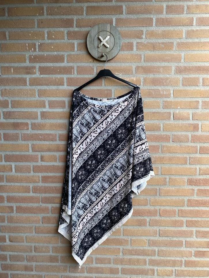M.A.T poncho, Kleding | Dames, Tops, Nieuw, Maat 46/48 (XL) of groter, Beige, Korte mouw, Ophalen of Verzenden