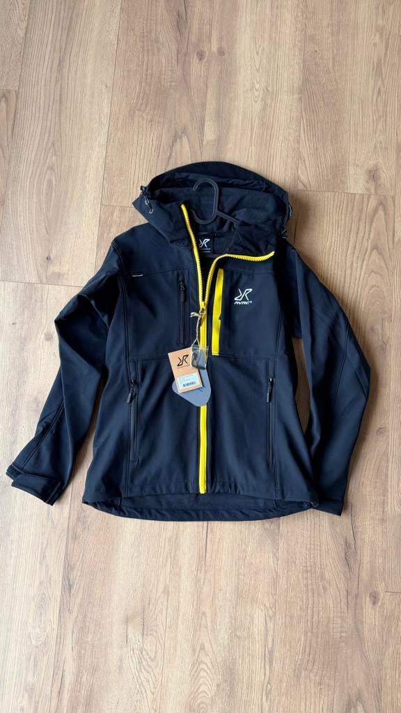 Revolution Race jas, Ophalen of Verzenden, Nieuw, Maat 42/44 (L), Zwart