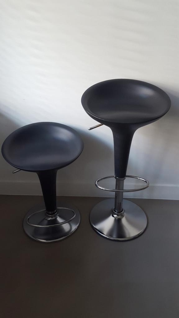 4x BOMBO design barkrukken van MAGIS (antraciet), Huis en Inrichting, Barkrukken, Zo goed als nieuw, 60 tot 90 cm, Kunststof, Metaal