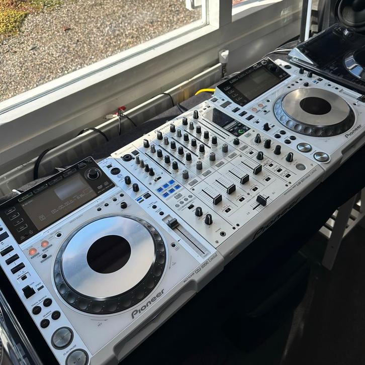 Pioneer CDJ2000 + DJM900NXS Limited White, Muziek en Instrumenten, Mengpanelen, Gebruikt, Minder dan 5 kanalen, Microfooningang