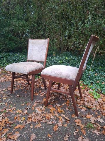 Gratis Vintage Stoelen - Opknapper beschikbaar voor biedingen