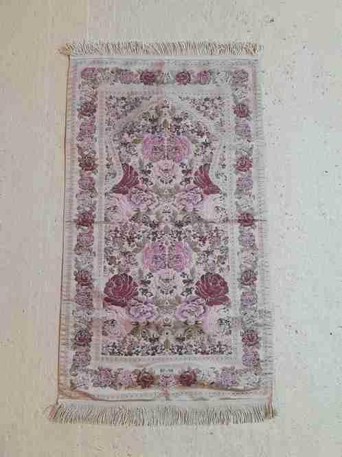 leedje tafelkleed rozen met gouddraad 126/67, Huis en Inrichting, Tafelkleden, Gebruikt, Rechthoek, Ophalen of Verzenden