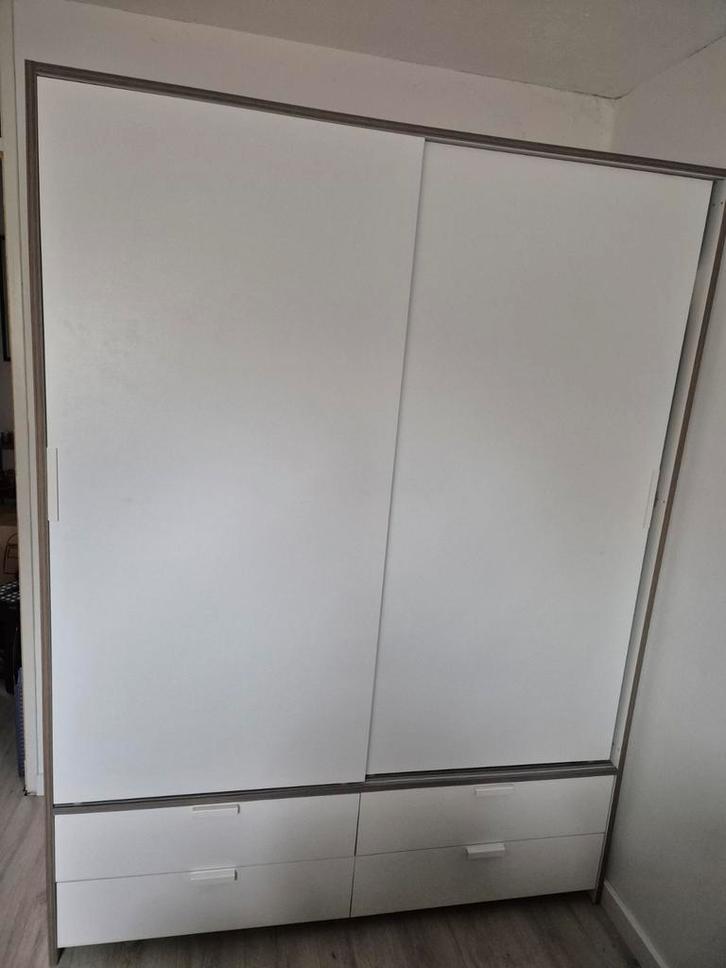 Ikea Trysil Kast met Schuifdeuren, Huis en Inrichting, Kasten | Kledingkasten, Zo goed als nieuw, 200 cm of meer, 150 tot 200 cm