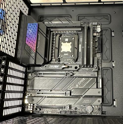 AMD Ryzen 7800X3D 96Mb L3 cache - Testen mogelijk!, Computers en Software, Processors, Zo goed als nieuw, 8-core, 4 Ghz of meer