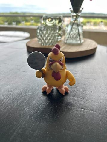 Kidrobot Family guy collectible Ernie the giant Chicken beschikbaar voor biedingen
