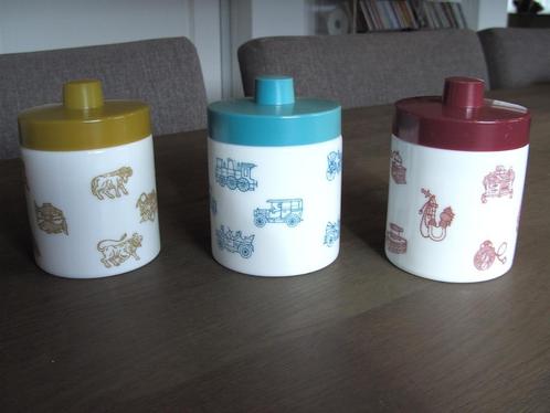 3 retro voorraadpotjes, glas met plastic deksel, Verzamelen, Retro, Huis en Inrichting, Ophalen of Verzenden