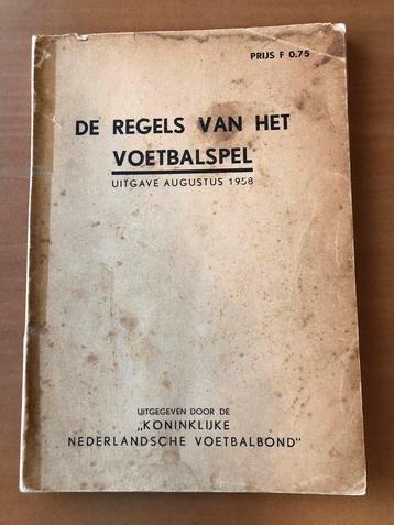 Boekje De regels van het voetbalspel - KNVB - augustus 1958 beschikbaar voor biedingen