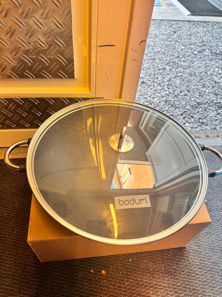 Bodum Gietijzeren Wokpan - 36cm, Huis en Inrichting, Keuken | Potten en Pannen, Gebruikt, Wok, Gietijzer, Ophalen