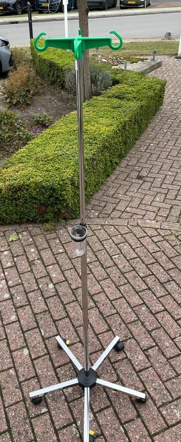 Infuuspalen beschikbaar voor biedingen
