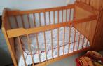 Massief houten kinderbedje met toebehoren i.z.g.st, Ophalen, Zo goed als nieuw, Minder dan 140 cm, Matras