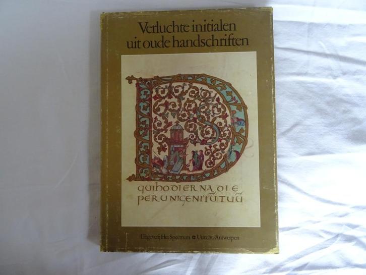 Verluchte initialen uit oude handschriften. Miniaturen., Boeken, Geschiedenis | Vaderland, Zo goed als nieuw, 15e en 16e eeuw