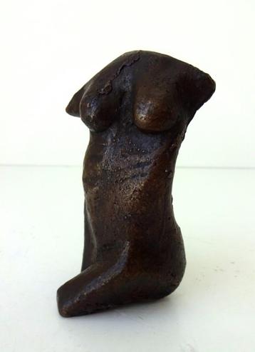Bronzen beeldje van torso van een vrouw 3853-b beschikbaar voor biedingen