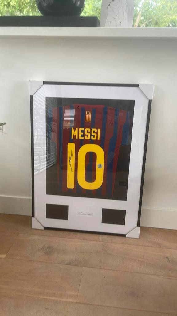 Messi gesigneerd ingelijst (CAO), Verzamelen, Sportartikelen en Voetbal, Zo goed als nieuw, Shirt, Buitenlandse clubs, Ophalen of Verzenden