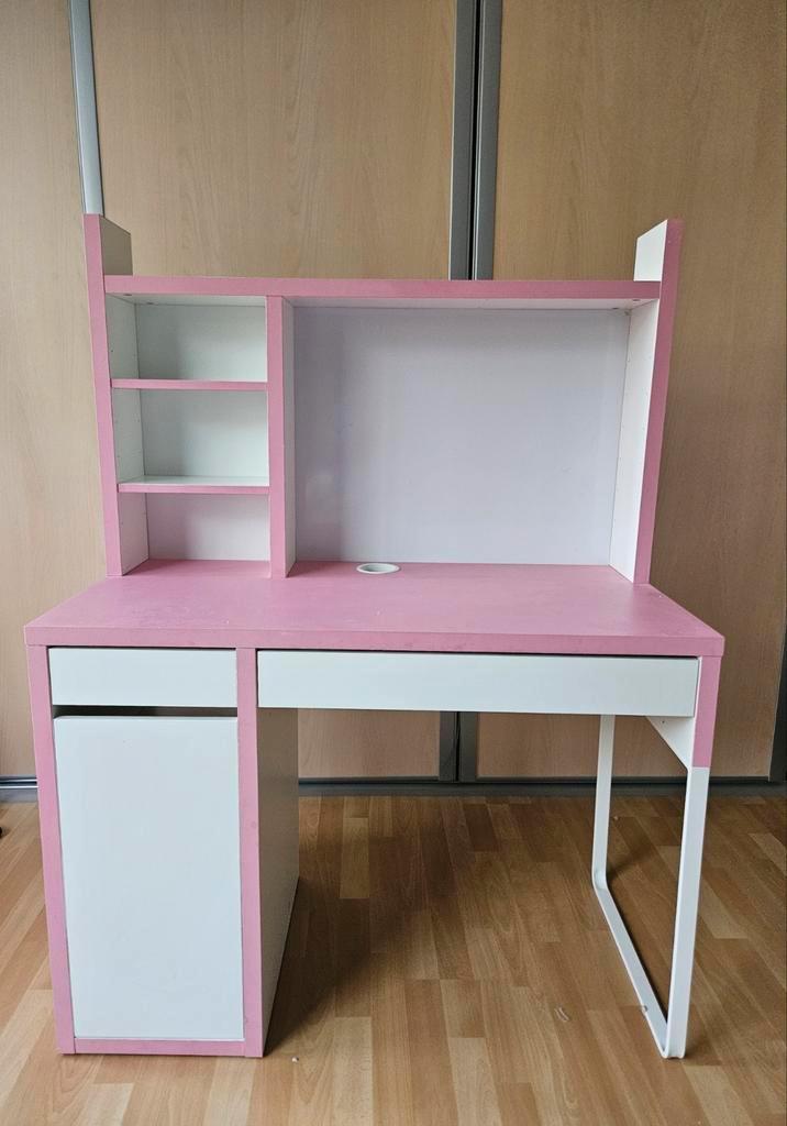 Roze ikea micke bureau, Huis en Inrichting, Bureaus, Ophalen