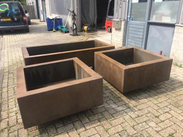 Maatwerk plantenbakken, vijvers, muren etc. beschikbaar voor biedingen