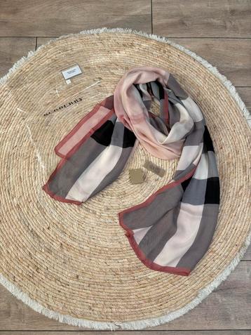Authentieke Burberry sjaal 100% zijde 190x70 cm beschikbaar voor biedingen