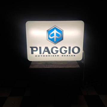 Piaggio lichtbak reclamebord  beschikbaar voor biedingen