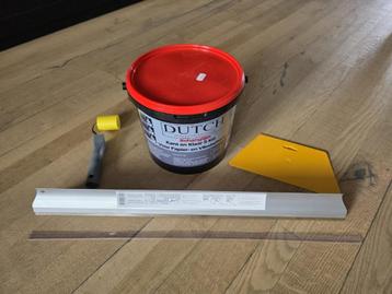 Behangset behanglijm behangsnijder behangroller behangspatel beschikbaar voor biedingen