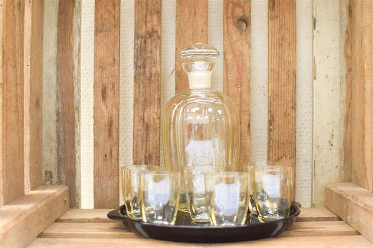 Leerdam glazen met dienblad en karaf 46673, Huis en Inrichting, Keuken | Servies, Gebruikt, Bord(en), Wedgwood, Aardewerk, Ophalen of Verzenden