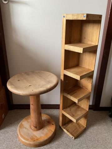 Tafeltje/krukje en torentje beide van hout. beschikbaar voor biedingen