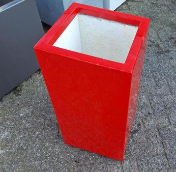 Bloembak rood polyester Adezz 40x40x80cm beschikbaar voor biedingen