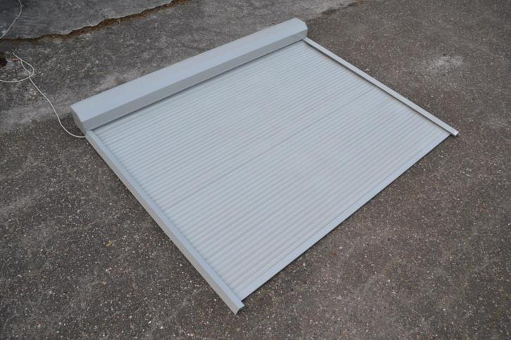 Elektrisch rolluik 275 cm breed x 211,5 cm hoog, Doe-het-zelf en Verbouw, Rolluiken, Gebruikt, 200 cm of meer, 200 cm of meer