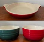 Le Creuset ovenschaaltje 2 soepkommen cherry red, Ophalen of Verzenden, Kom(men), X, Overige stijlen
