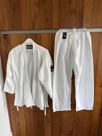 Rumble Karatepak Maat 160. beschikbaar voor biedingen