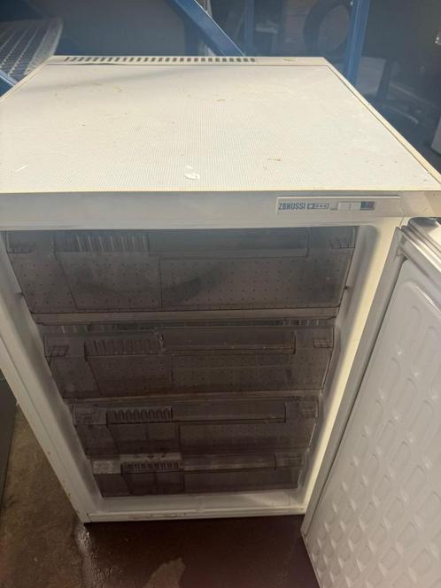 Zanussi Vrieskast schoon garantie bezorging , Witgoed en Apparatuur, Vriezers en Diepvrieskisten, Gebruikt, Vrijstaand, Vrieskast