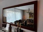 langwerpige spiegel met donkerbruine houten lijst, Huis en Inrichting, Woonaccessoires | Spiegels, Ophalen, Gebruikt, Rechthoekig