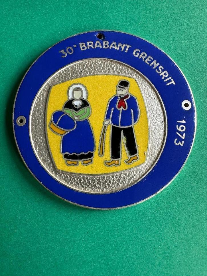 Emaille Brabant Grensrit 1973 embleem. Logo oldtimer auto., Verzamelen, Merken en Reclamevoorwerpen, Gebruikt, Gebruiksvoorwerp
