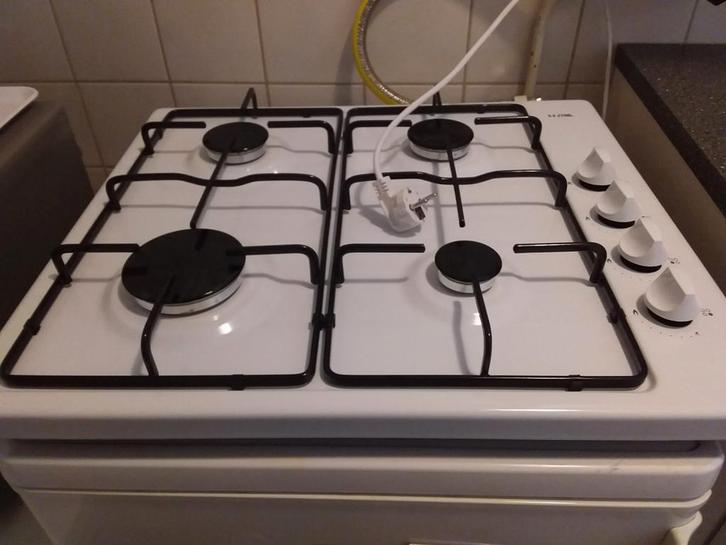 Etna gaskookplaat z.g.a.n. met nieuwe gasslang, Witgoed en Apparatuur, Kookplaten, Zo goed als nieuw, Vrijstaand, Gas, 4 kookzones