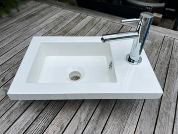 Toilet fontein wit incl kraan beschikbaar voor biedingen